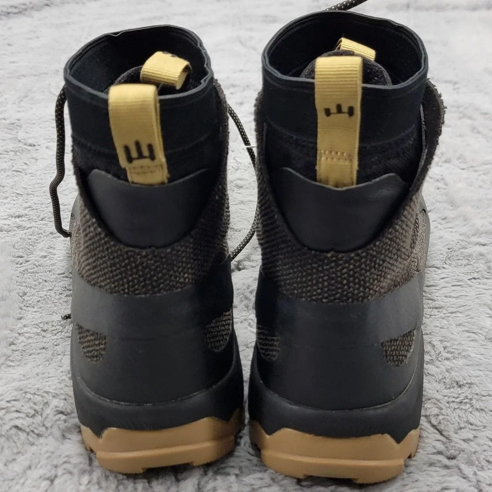 Naglev unico boots